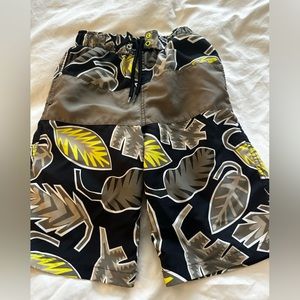 Stella MCartney Kids boys swim board shorts size 6